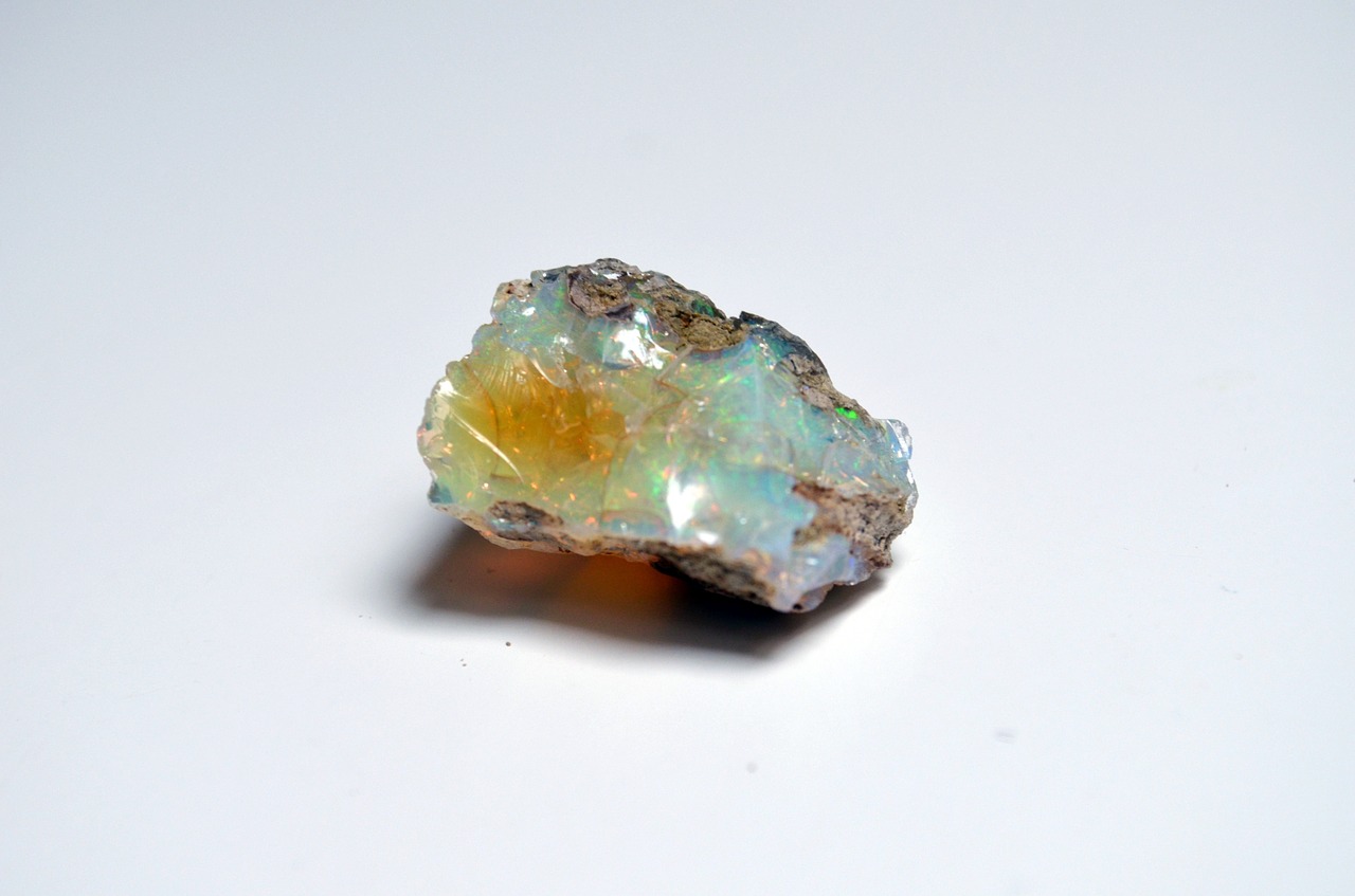 Ciekawe kamienie ozdobne – minerał, kamień opal